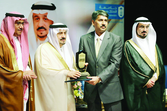 Riyadh governor presents awards to scientists, professors