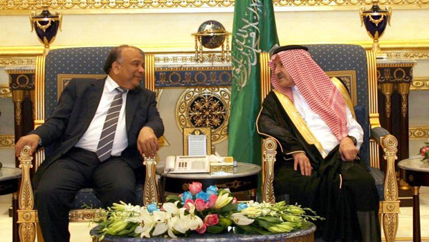 Egypt team arrives to mend fences