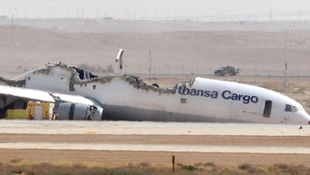 cargo plane crashes in riyadh